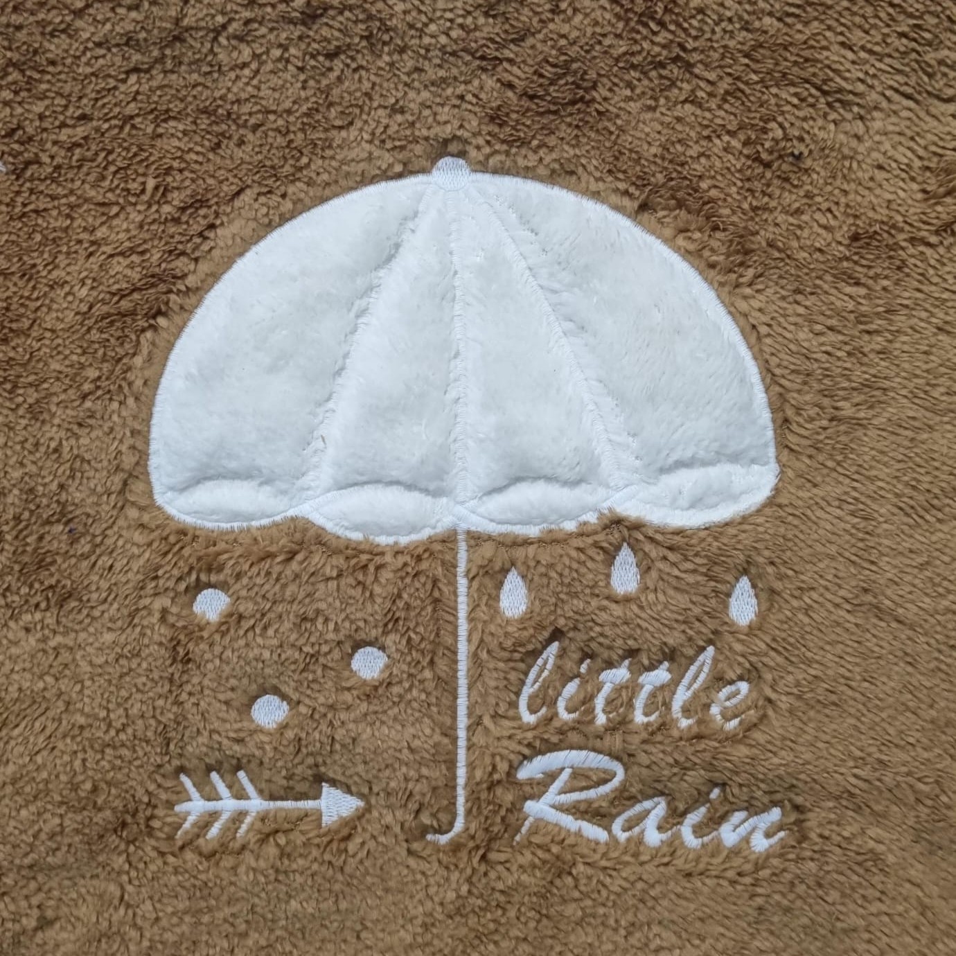 Kurumsal polo tişört üzerine logo nakış uygulaması